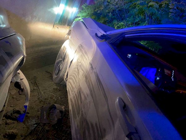 Choca patrulla estatal contra carro que perseguía en colonia PRI de Nuevo Casas Grandes